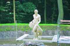 Montaż kopii rzeźby Apolla (zwanego Adamem), w trakcie rewitalizacji parku prowadzonej w 2011 r.m przez stowarzyszenie Federacja Zielonych „GAJA”